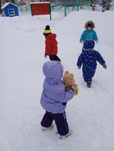 Подвижная игра "У медведя во бору"